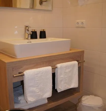 Haus Seeblick * سي